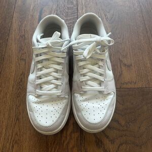 Nike dunk lows in Venice - size 6